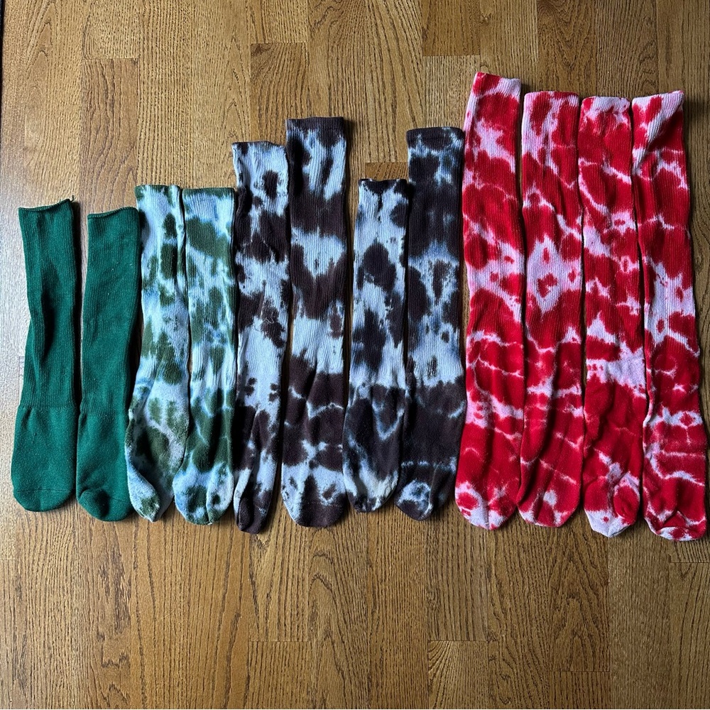 Six Pairs Girls Multisport tube socks Small To Medium Tie Dye And Solid Colors